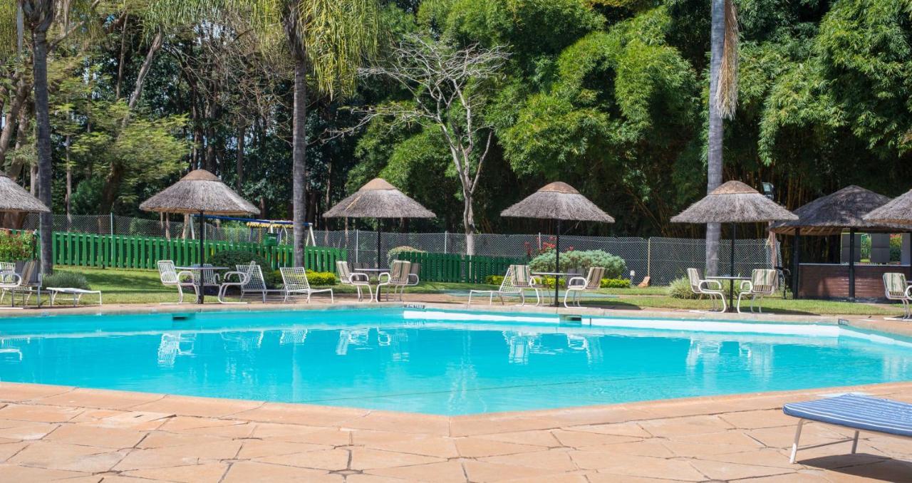 Hotel Sunbird Capital Lilongwe Esterno foto