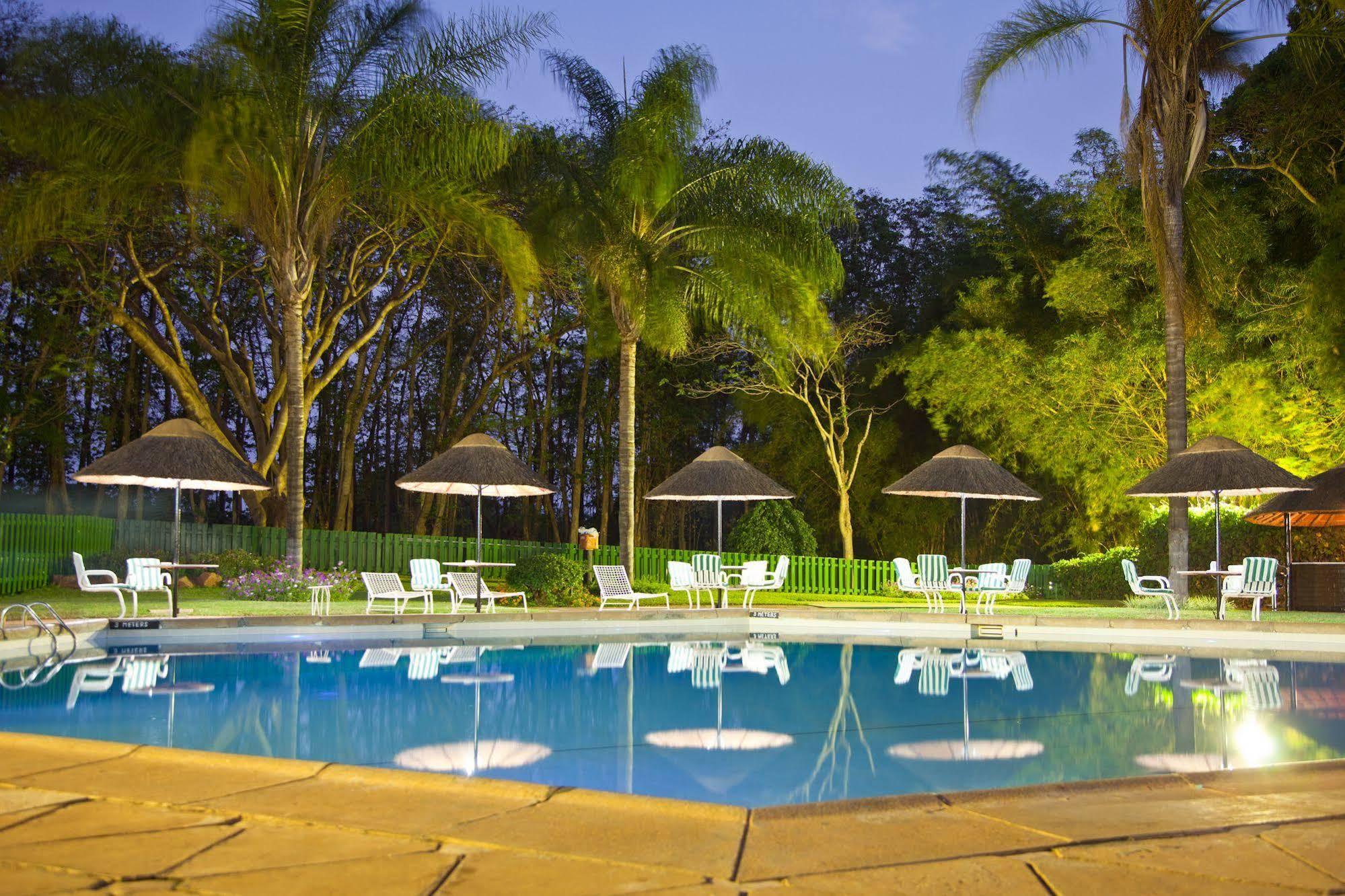 Hotel Sunbird Capital Lilongwe Esterno foto