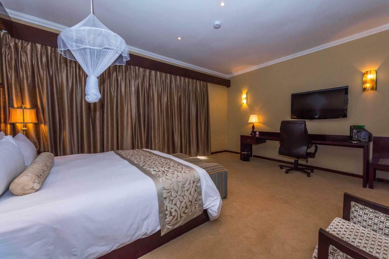 Hotel Sunbird Capital Lilongwe Esterno foto